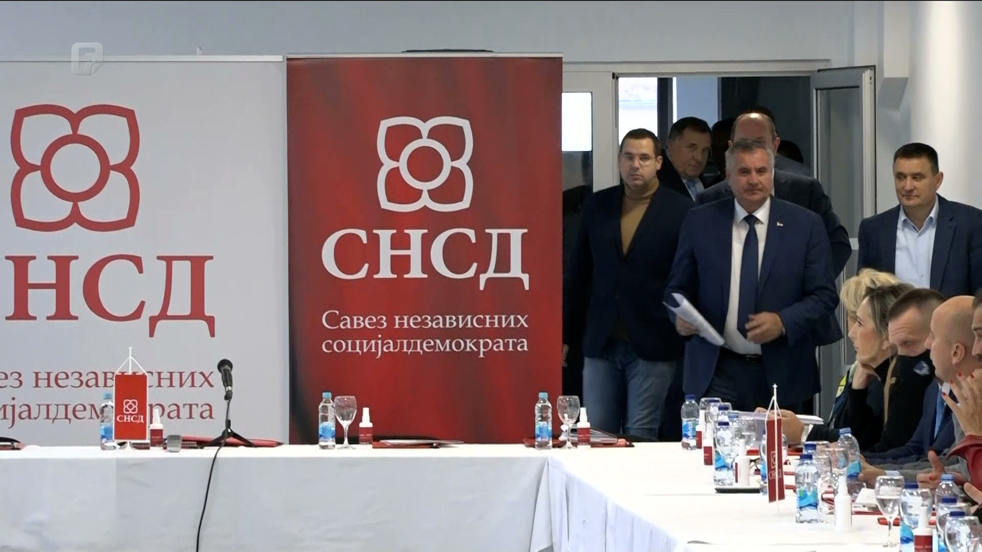 Jedni smatraju da Dodik igra na posljednju kartu, drugi da treba oštra reakcija